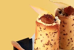 Lire la suite à propos de l’article Cylindre cacaoté, poires fraîches et mousseux aux châtaignes