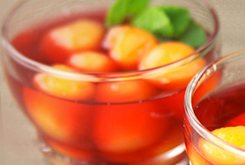 Lire la suite à propos de l’article Billes de melon en gelée de fruits rouges
