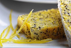 Lire la suite à propos de l’article Cake au citron et aux graines de pavot